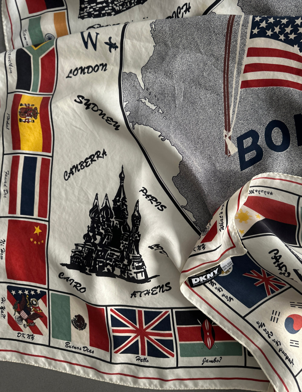 Schal mit Flaggen – DKNY