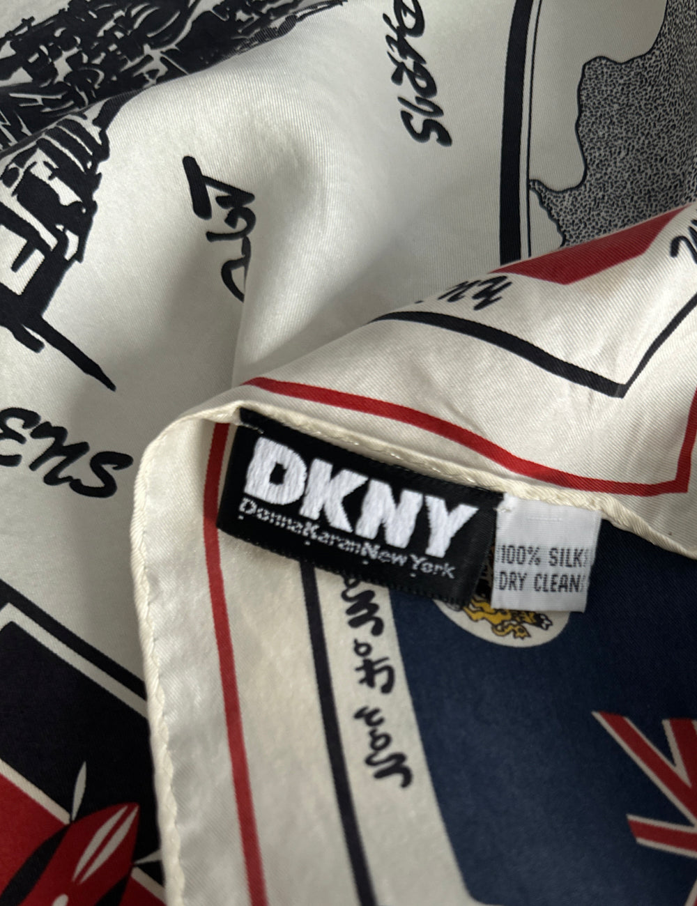 Schal mit Flaggen – DKNY