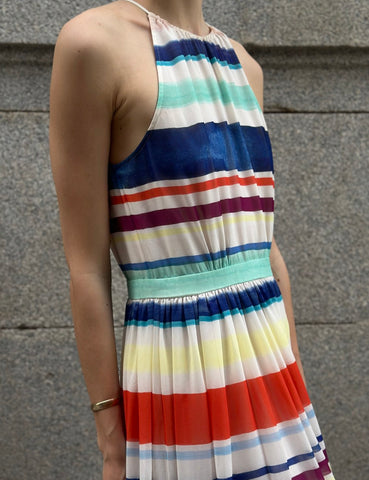 Mehrfarbig gestreiftes Kleid