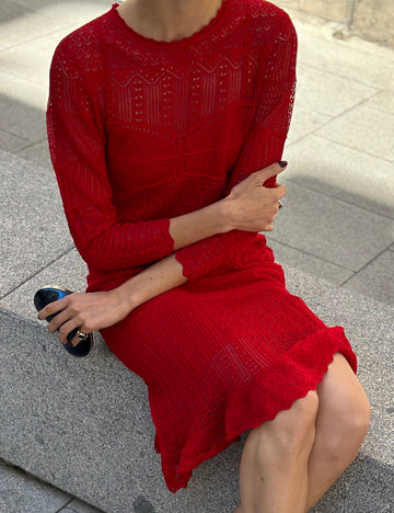 Durchbrochenes rotes Kleid