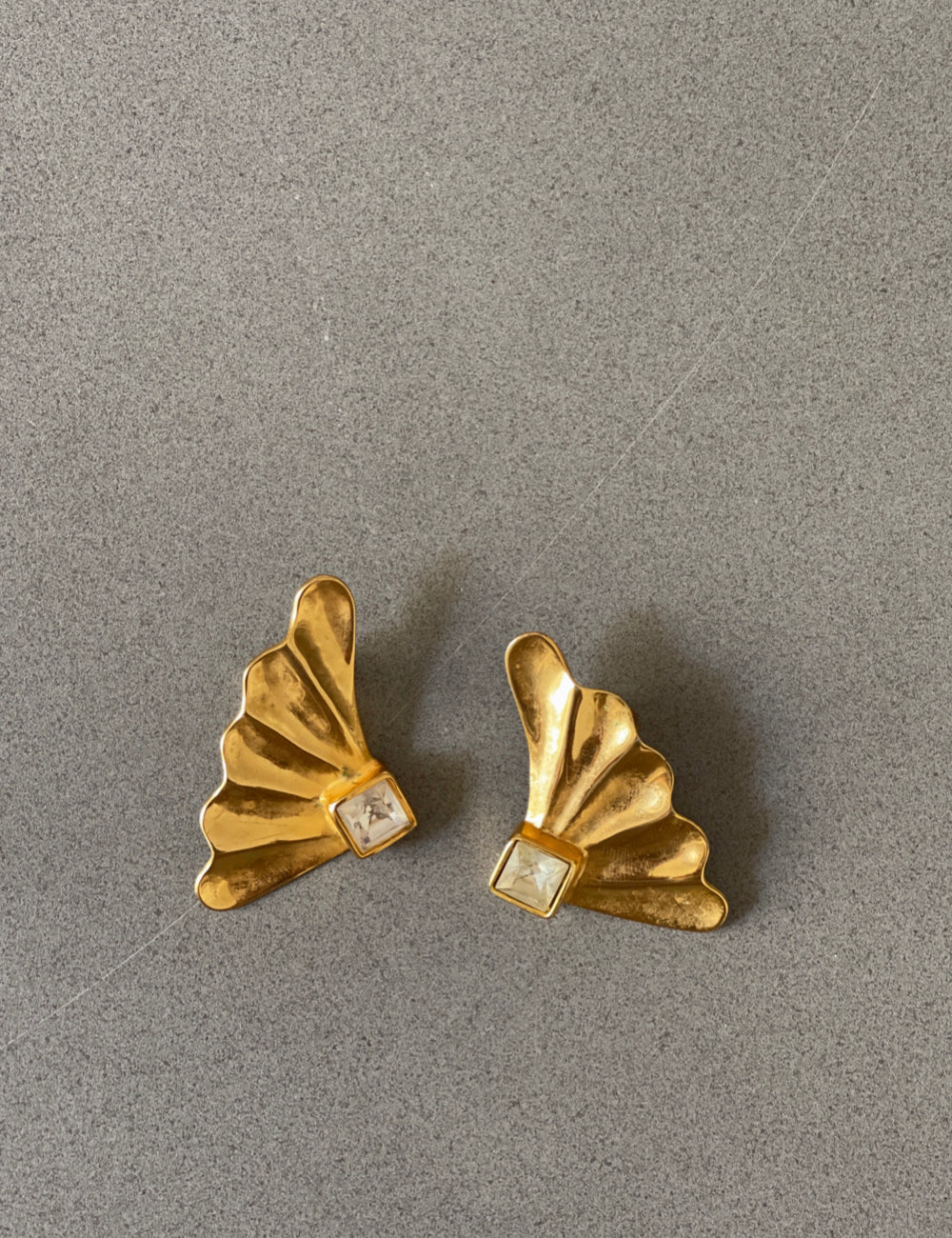 Goldene Flügel Ohrringe